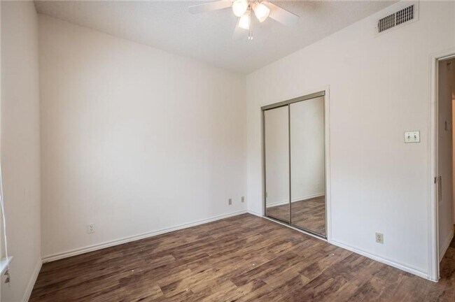 Building Photo - 2414 Longview St