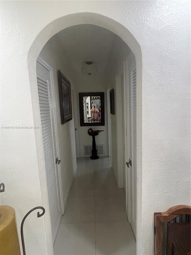 Building Photo - 8620 SW 87th Ave