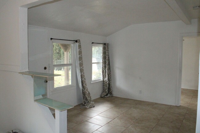 Building Photo - 1 Bedroom, 1 Bathroom House in Antioch wit...