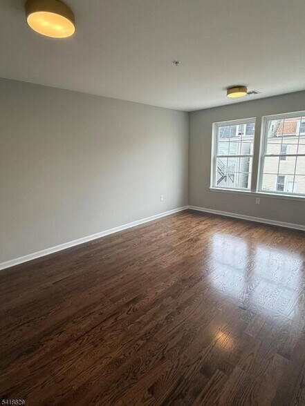 Building Photo - 140 Littleton Ave