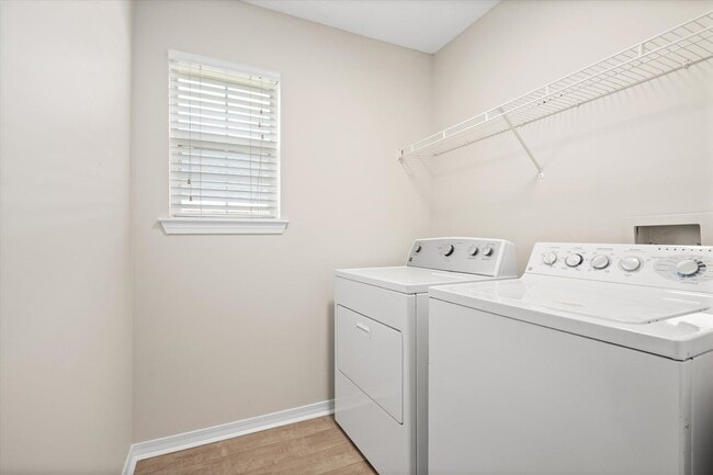 Building Photo - HEART OF DAPHNE LISTING!