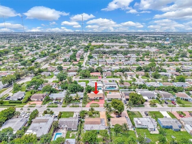 Building Photo - 6840 SW 26th Ct