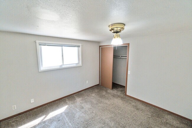 Building Photo - 908/910 East Rockwell Avenue