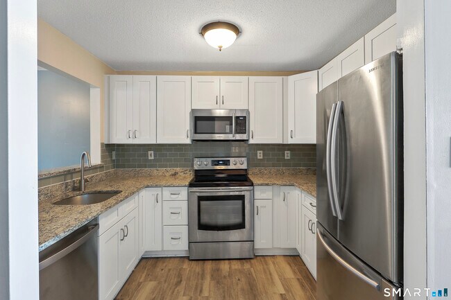 Building Photo - 107 Country Club Ct