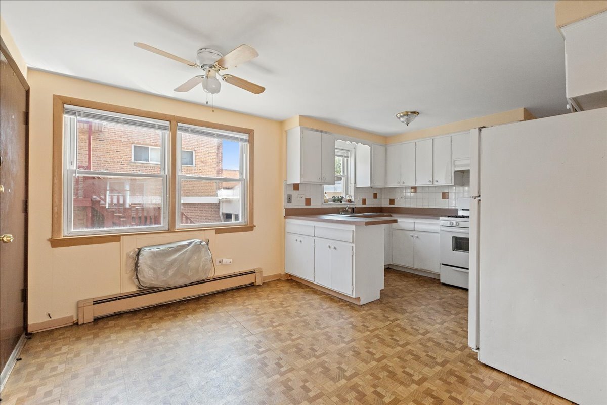 Building Photo - 2650 W Touhy Ave