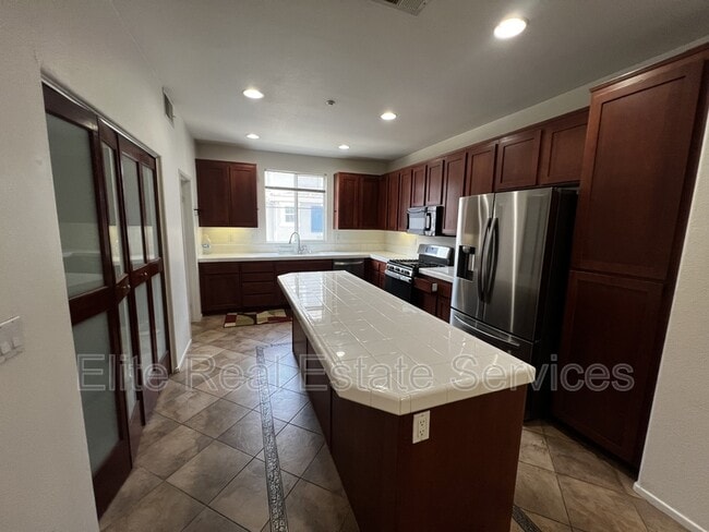 Primary Photo - 1563 Hackberry Pl
