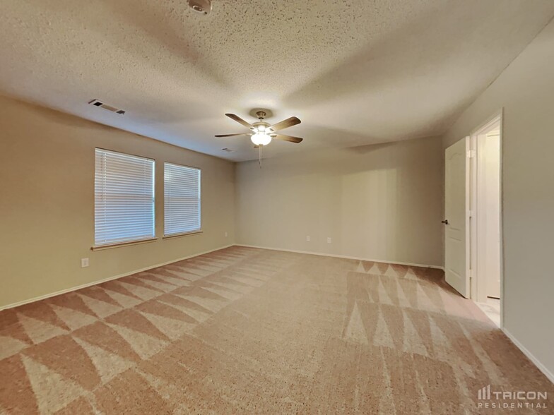 Building Photo - 772 Raven Dr