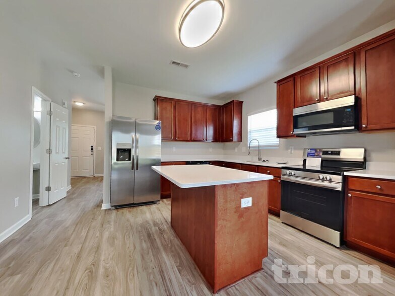 Building Photo - 2048 Lauren Woods Dr