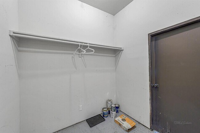 Building Photo - 32 E Rivercrest Dr