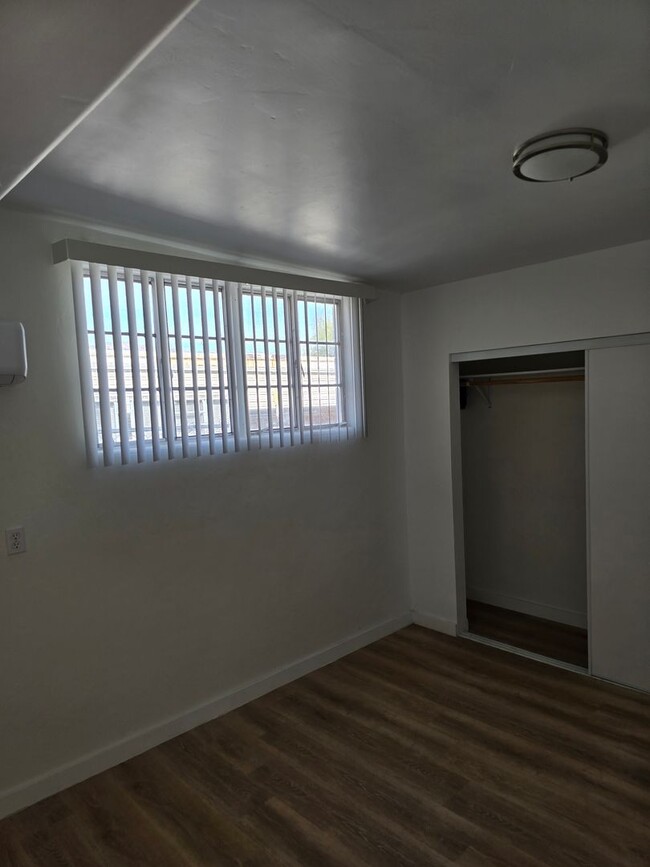 Building Photo - Beautifully Renovated 1 Bedroom Apt - All ...