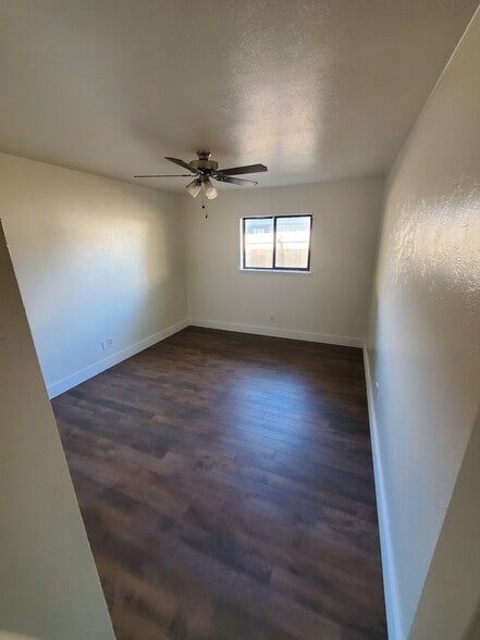 bed 2 - 6300 Pine St