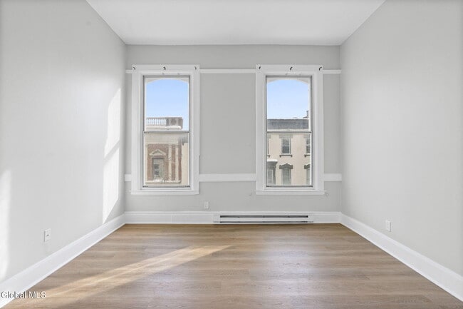 Building Photo - 5 Broadway