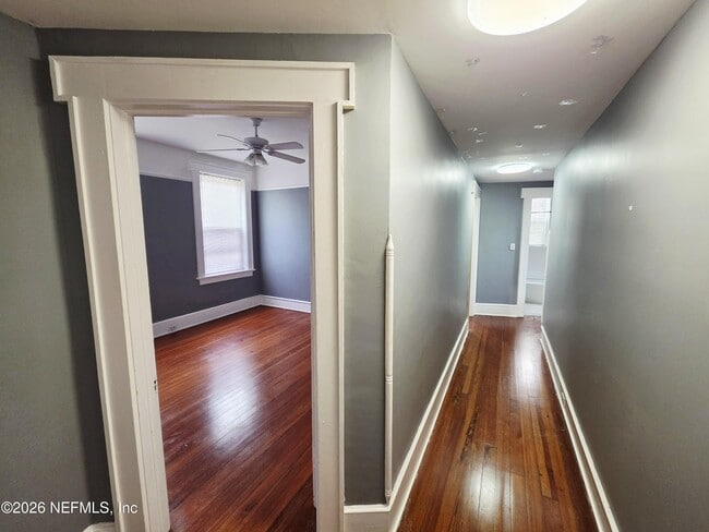 Building Photo - 146 W 6th St