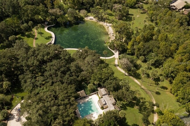 Building Photo - 260 Crown Oaks Way