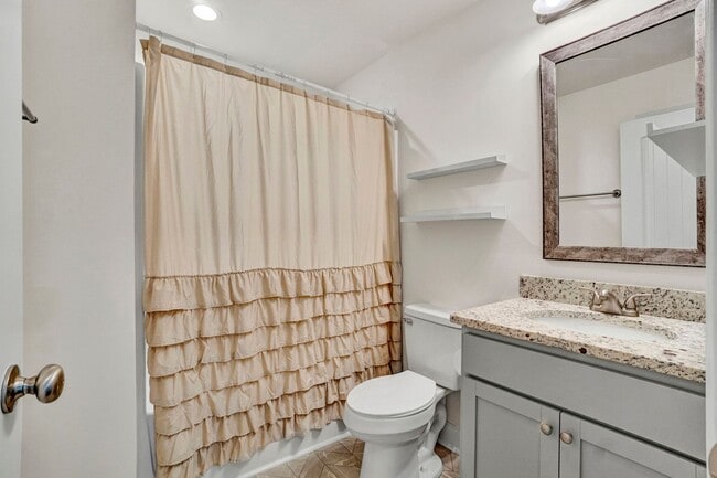 Building Photo - Walking distance to downtown Easley!