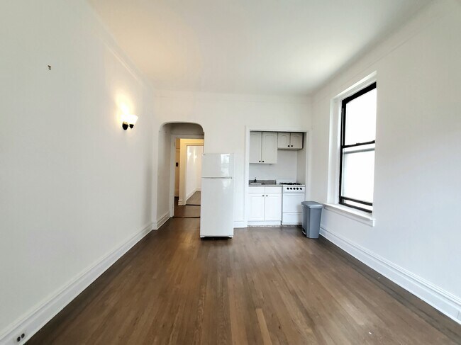 Building Photo - 163 E 87th St