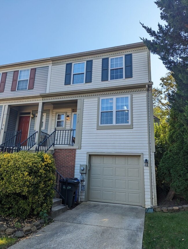 Building Photo - END UNIT townhouse in Ballenger Creek neig...