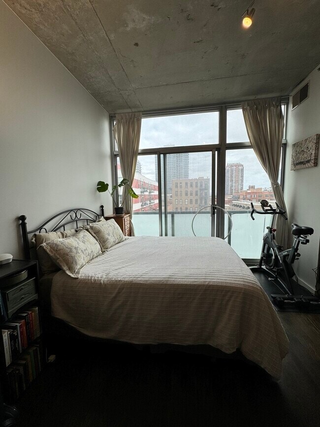 Building Photo - 1620 S Michigan Ave