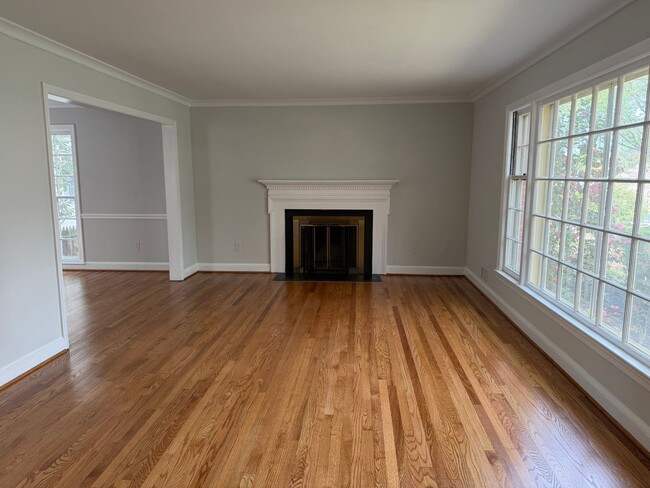 Building Photo - Lovely Home In Sought After Westmoreland Hills