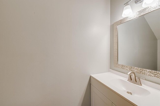 Building Photo - 6718 Silvermine Dr