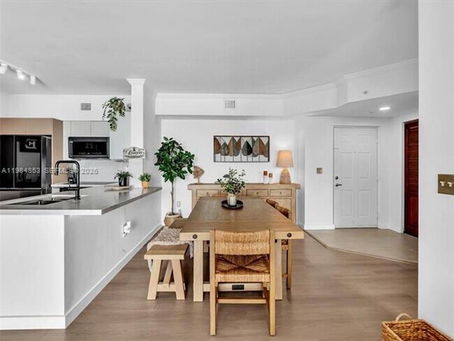 Building Photo - 17150 N Bay Rd