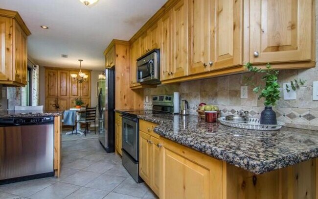 Building Photo - 6629 S Guntherwoods Ln
