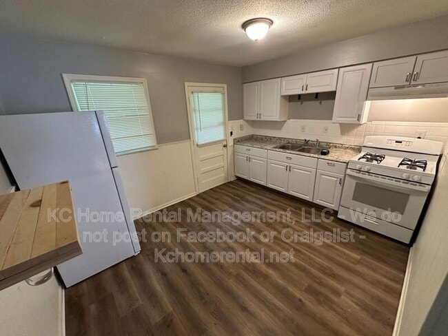 Building Photo - 3028 N 71 St