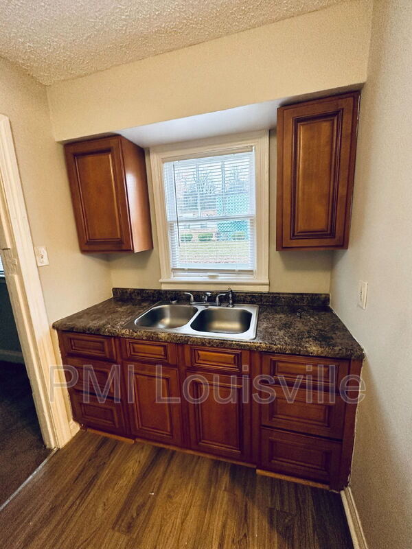 Building Photo - 1714 Bicknell Ave