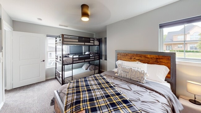 Building Photo - 430 Peninsula Dr