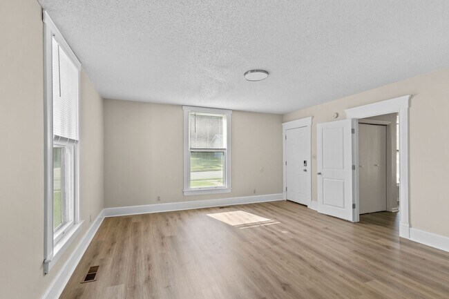 Building Photo - 732 S Main Ave