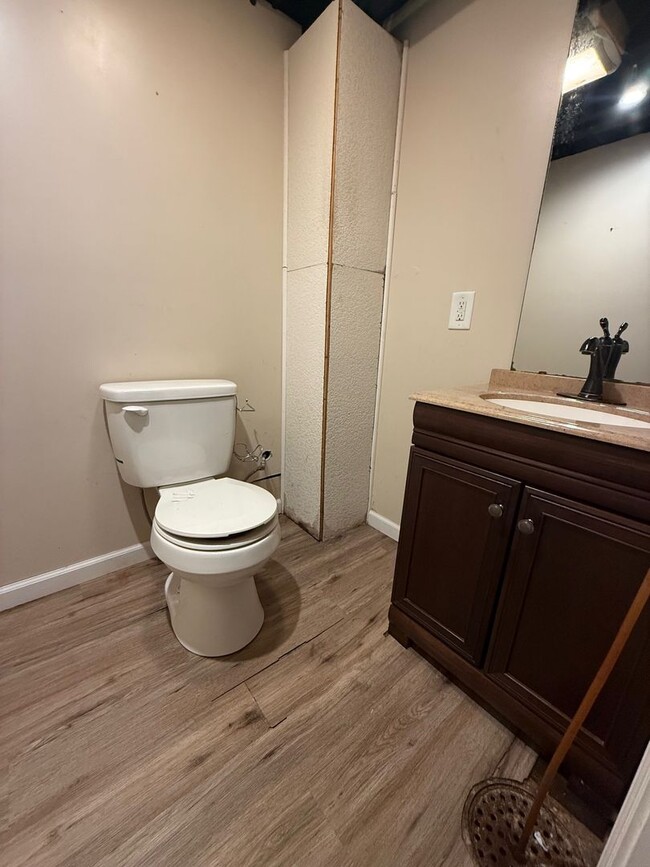 Building Photo - Conveniently located in the heart of Arnold!