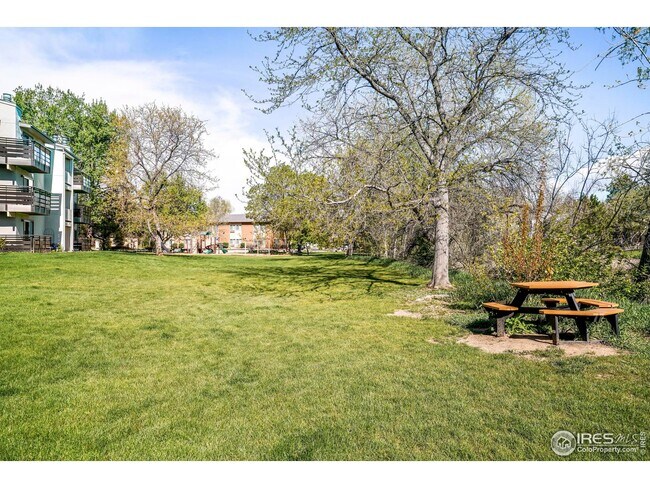 Building Photo - 6545 Kalua Rd