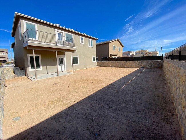 Building Photo - East El Paso 4 bed Refirg A/C