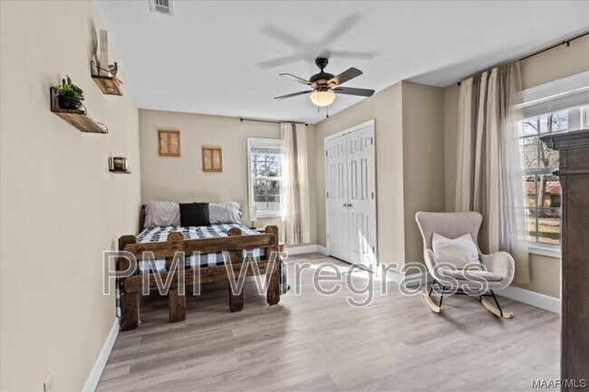 Building Photo - 209 E Mcgowan St