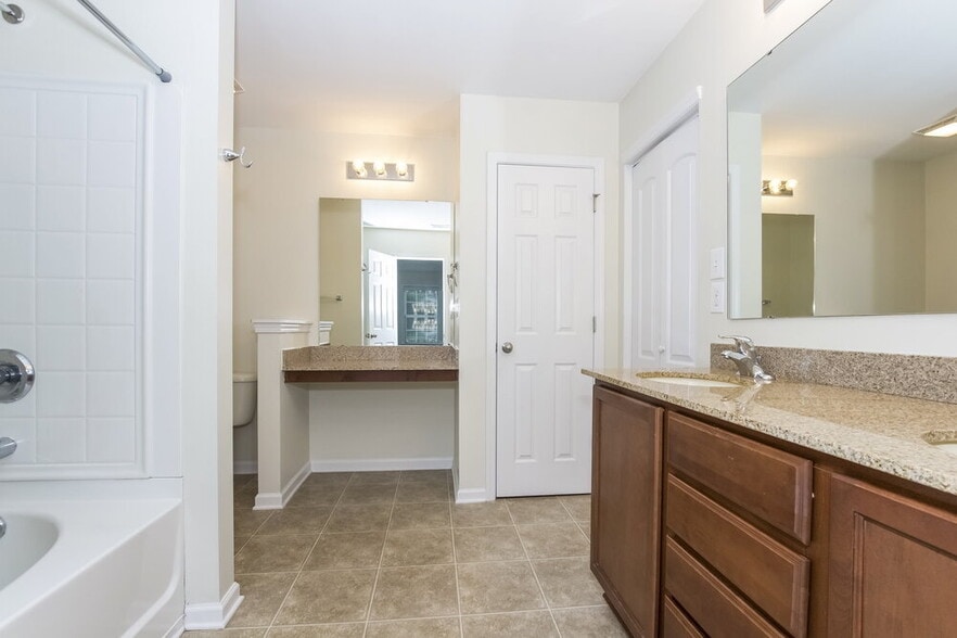 Building Photo - 14416 Lake Crossing Dr