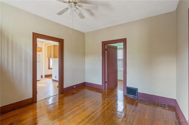 Building Photo - 518 E Brighton Ave