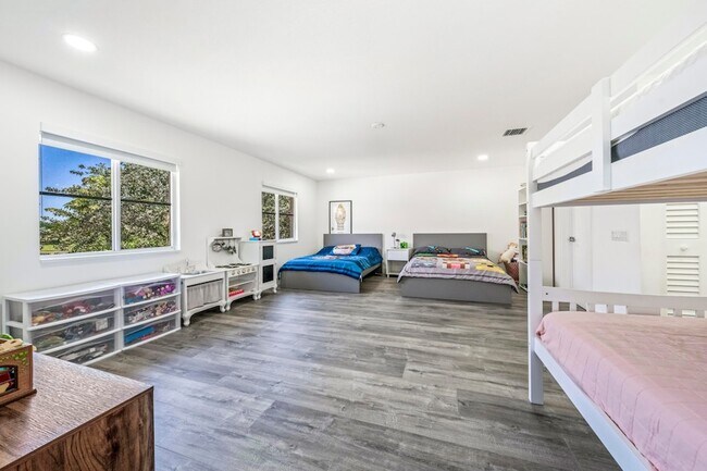 Building Photo - 1250 Placid Ct