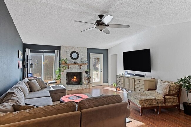 Building Photo - 3909 Holt Dr