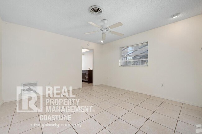 Building Photo - Welcome to Your Venice Oasis!