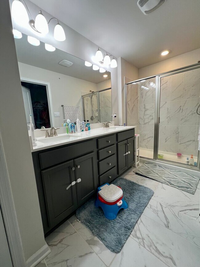 Building Photo - Stunning 4-Bed Townhome in Quakertown! Available NOW!