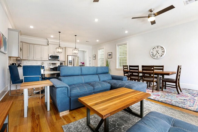 Building Photo - 1222 Carondelet St