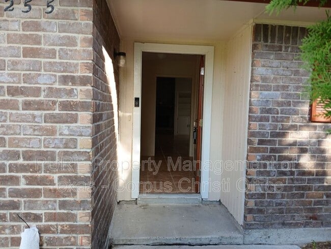 Building Photo - 2255 Lombardy Dr