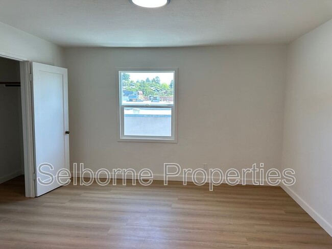 Building Photo - 369 Colusa Ave