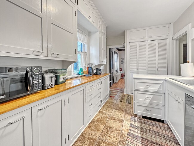 Building Photo - 2011 Ashland Ave