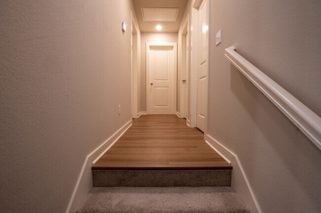 Building Photo - 1231 N Pink Ter