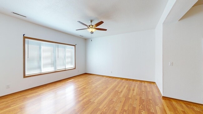 Building Photo - 4525 Steinbeck St