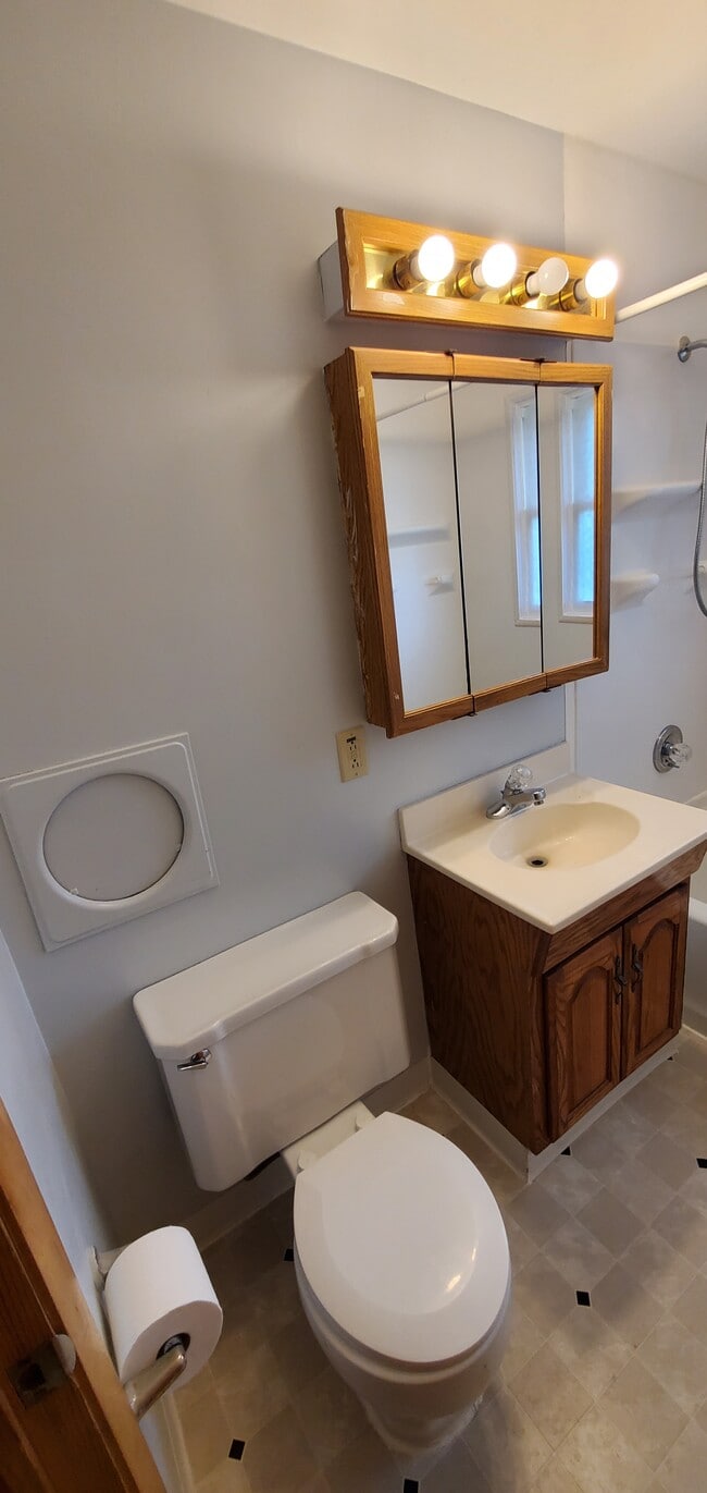 Building Photo - 1163 Higgins Ave