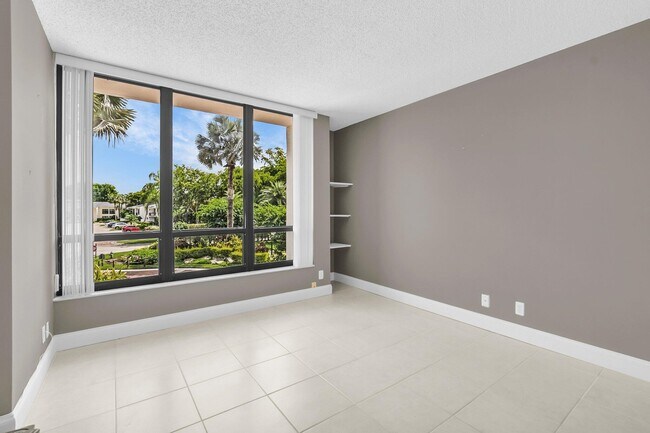 Building Photo - 6895 Willow Wood Dr