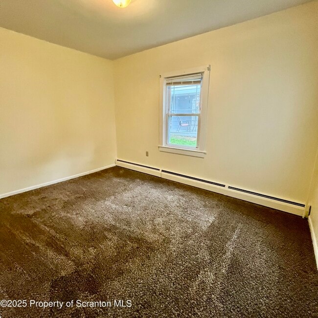Building Photo - 208 1st St