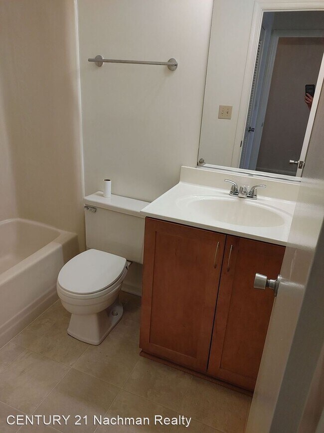 Building Photo - 2 br, 2.5 bath House - 676 Oleander Circle